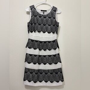 BCBG Maxazria ‘Lorena’ Black White Tiered Lace Dress size 2 Classic Sexy